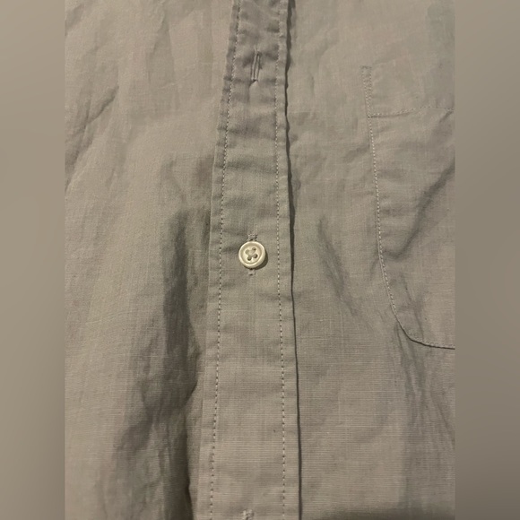 Uni Qlo Men’s Button Up Dress Shirt (L) - Picture 3 of 8